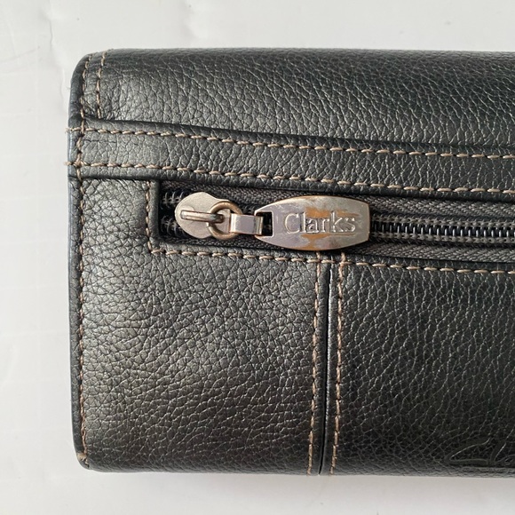 Clarks Pebble Leather Metallic Silver Gray Tri-Fold Wallet - Picture 6 of 11